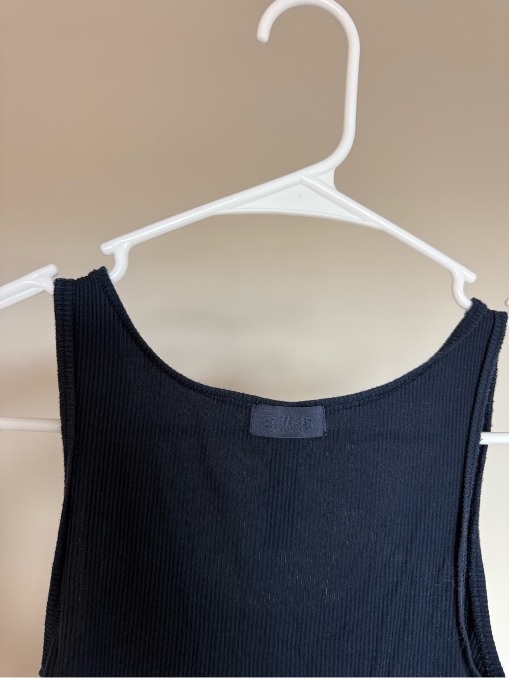 SKIMS Ribbed Tank - Picture 3 of 4